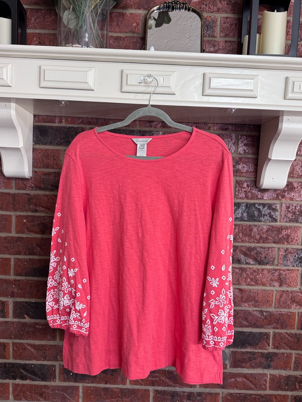 New With Tag Multiples Coral Long Sleeve with White Floral Sleeves Sz XL
